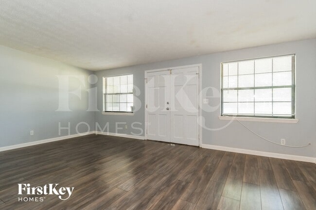 7720 Lauderdale Dr N in Jacksonville, FL - Foto de edificio - Building Photo