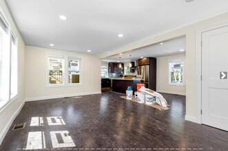 70 Stanley Ave, Unit 1 in Medford, MA - Foto de edificio - Building Photo