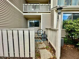 470 Whalley Ave, Unit V in New Haven, CT - Building Photo