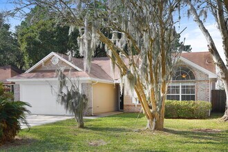 380 Willow Green Dr in Orange Park, FL - Foto de edificio - Building Photo