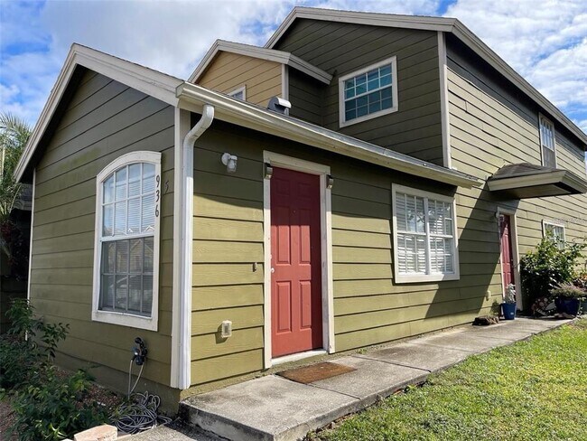 property at 936 Washington Palm Loop