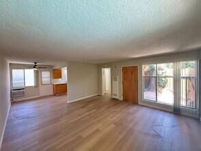 421 S Baldwin Ave in Arcadia, CA - Foto de edificio - Building Photo