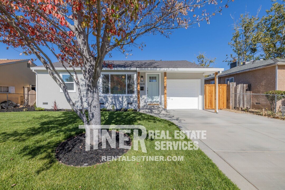 1519 Dickson St in Sacramento, CA - Building Photo