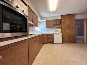 10015 SW Boones Ferry Rd in Portland, OR - Building Photo - Building Photo