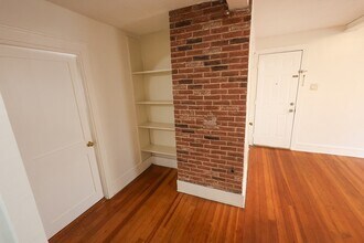 498 Whipple St, Unit 3S in Fall River, MA - Building Photo - Building Photo