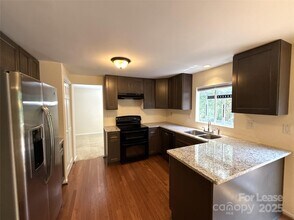 6616 Wannamaker Ln in Charlotte, NC - Foto de edificio - Building Photo