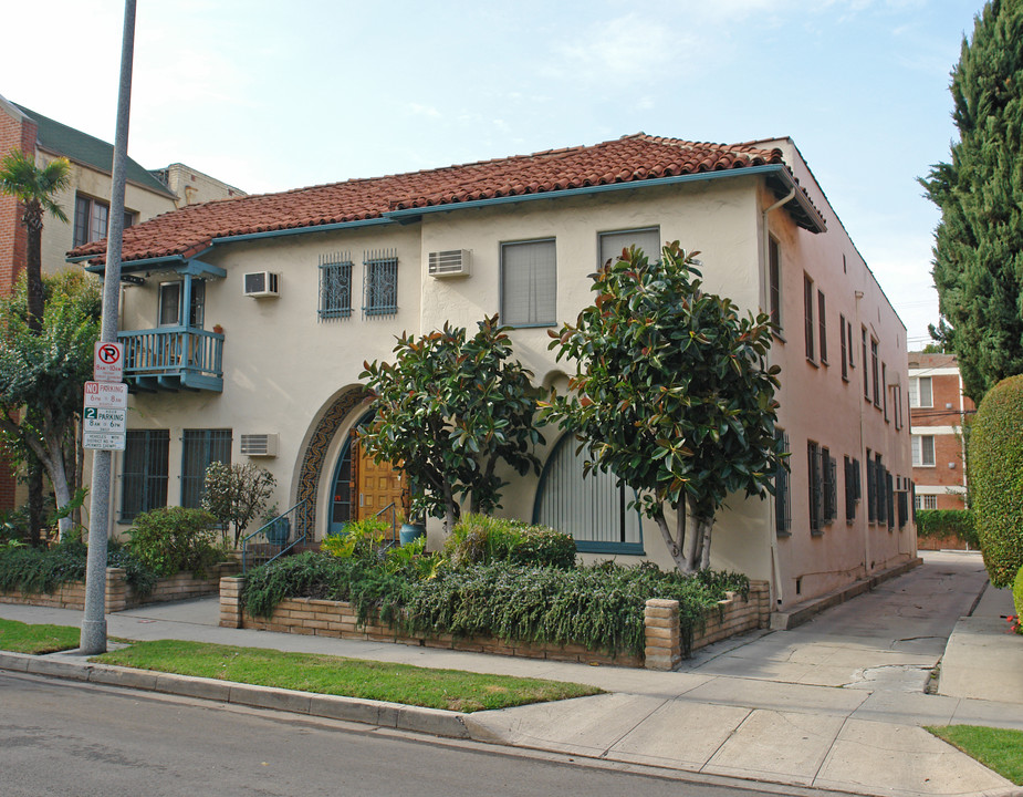 443 S Cloverdale Ave in Los Angeles, CA - Building Photo