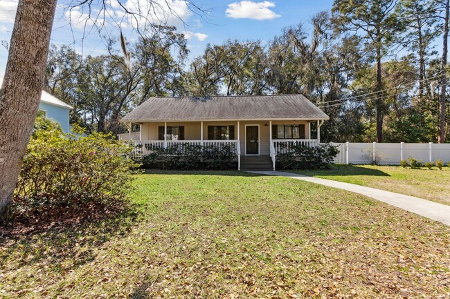 1424 Lewis St in Fernandina Beach, FL - Building Photo - Building Photo