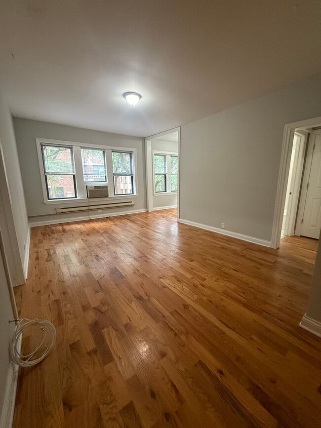 3732 N Pine Grove Ave, Unit 3728-2E