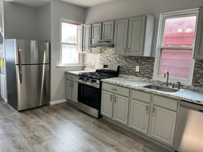 220 Union St, Unit 2
