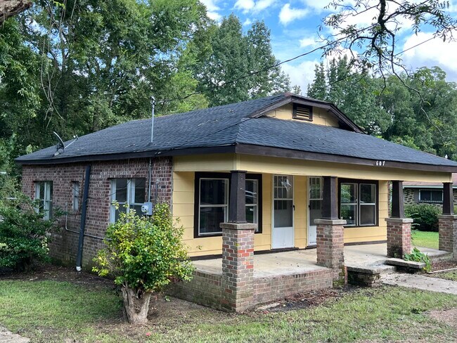 607 John D Shaw St in Summit, MS - Building Photo - Building Photo