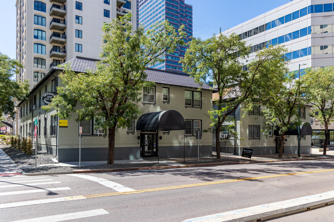 Uptown Terrace in Denver, CO - Foto de edificio