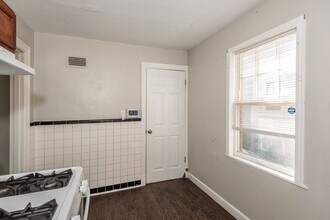 320 Henquin Dr in Ferguson, MO - Building Photo - Building Photo