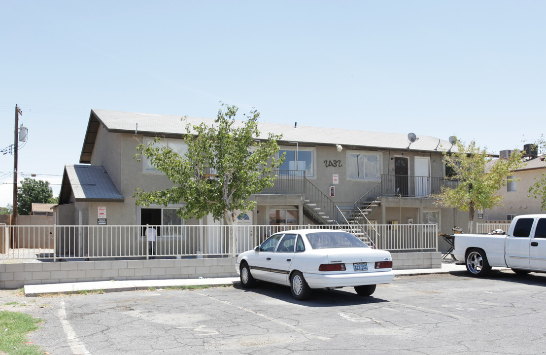 2432 Ellis St in North Las Vegas, NV - Foto de edificio