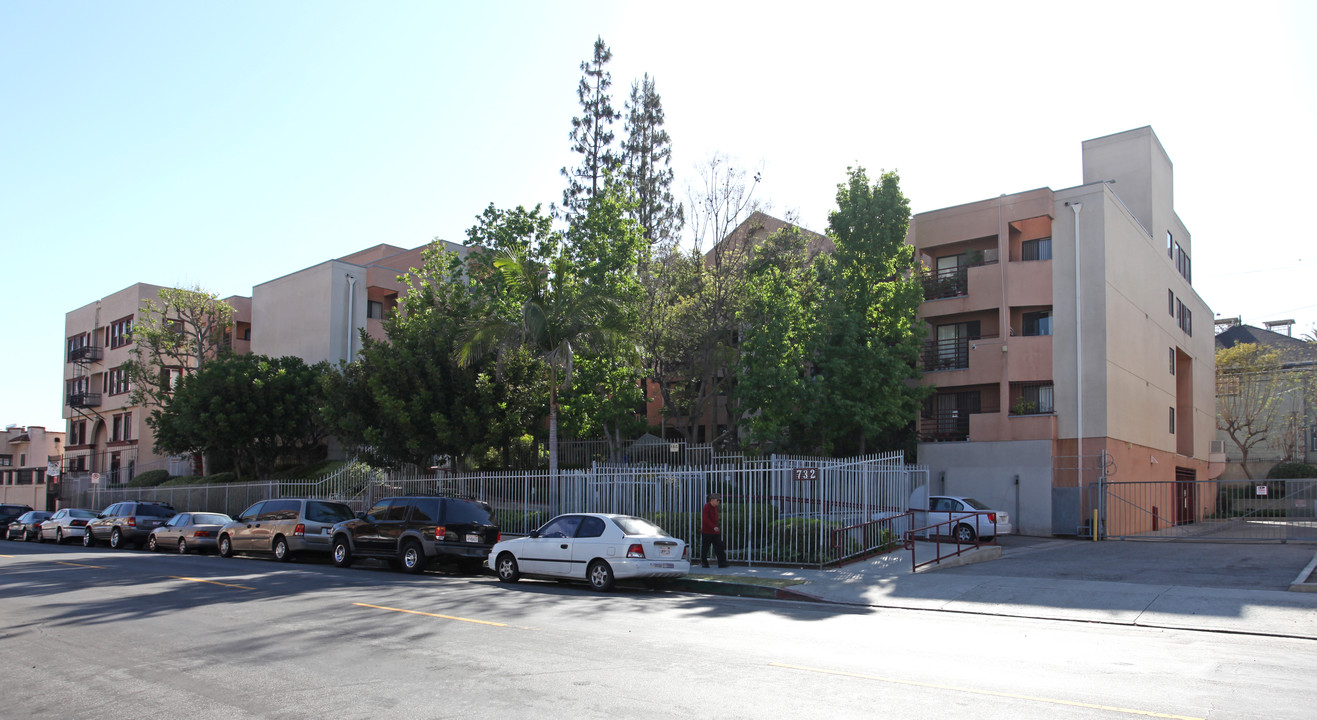 Sangnok Villa in Los Angeles, CA - Building Photo