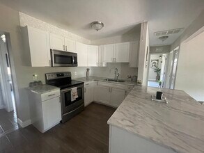 5679 Kelly Dr N in St. Petersburg, FL - Building Photo - Building Photo