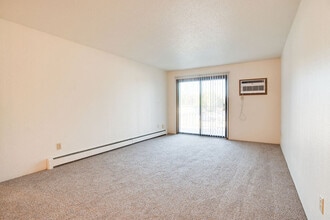 Ridgewood Apartments in Grand Forks, ND - Foto de edificio - Building Photo