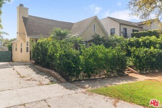 1112 S Highland Ave in Los Angeles, CA - Building Photo - Building Photo