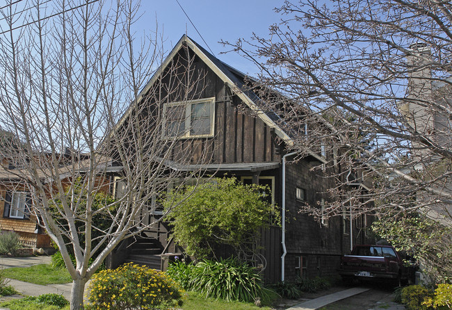 1351-1353 Grove St in Alameda, CA - Foto de edificio - Building Photo