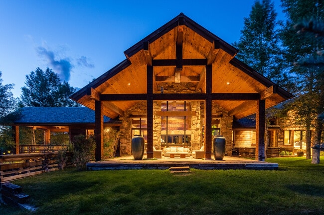 property at 665 Callicotte Ranch Dr