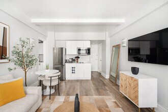 238 W 73rd St in New York, NY - Building Photo - Building Photo