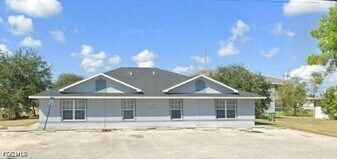 2936 SE Santa Barbara Pl in Cape Coral, FL - Building Photo