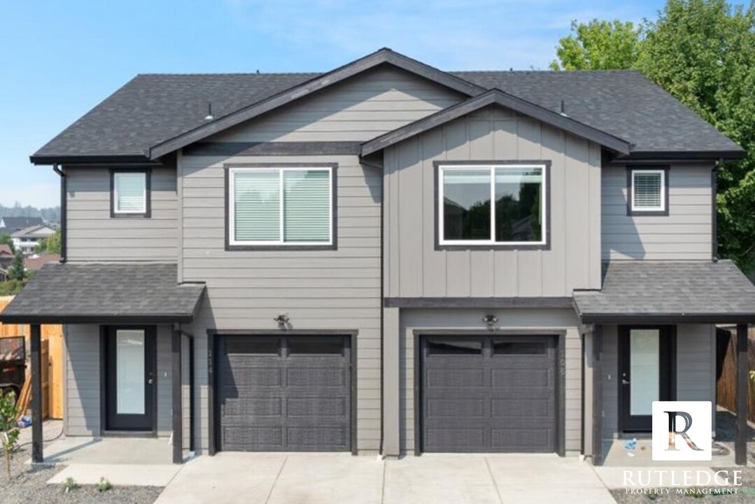 153 Bailee Way in Eagle Point, OR - Building Photo