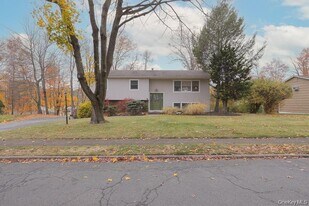 8 Durant Rd in New City, NY - Building Photo