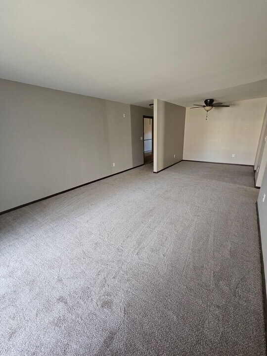 7601 W Donna Ct in Milwaukee, WI - Building Photo