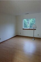 120 Victory Way in Clifton Park, NY - Foto de edificio - Building Photo