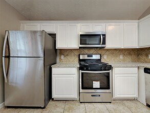 9010 York Hollow Ln in Houston, TX - Building Photo - Building Photo