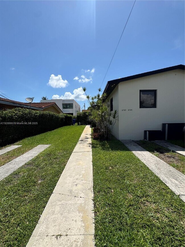 property at 2723 SW 31st Ct