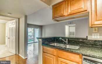 3305 Wyndham Cir in Alexandria, VA - Building Photo - Building Photo