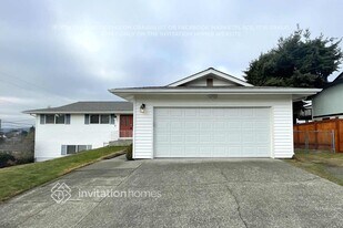 2401 N Narrows Dr in Tacoma, WA - Building Photo