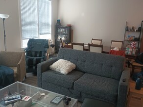 2327 Liberty Lp in Herndon, VA - Foto de edificio - Building Photo