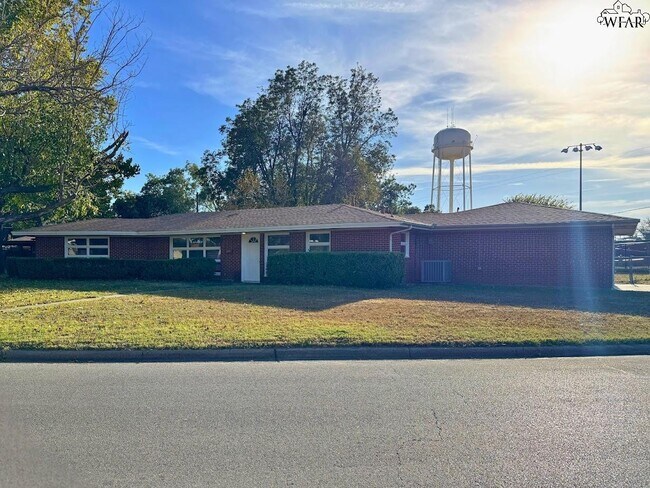 703 Pecan St in Burkburnett, TX - Building Photo - Building Photo