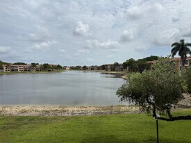 6215 Coral Lake Dr in Margate, FL - Building Photo