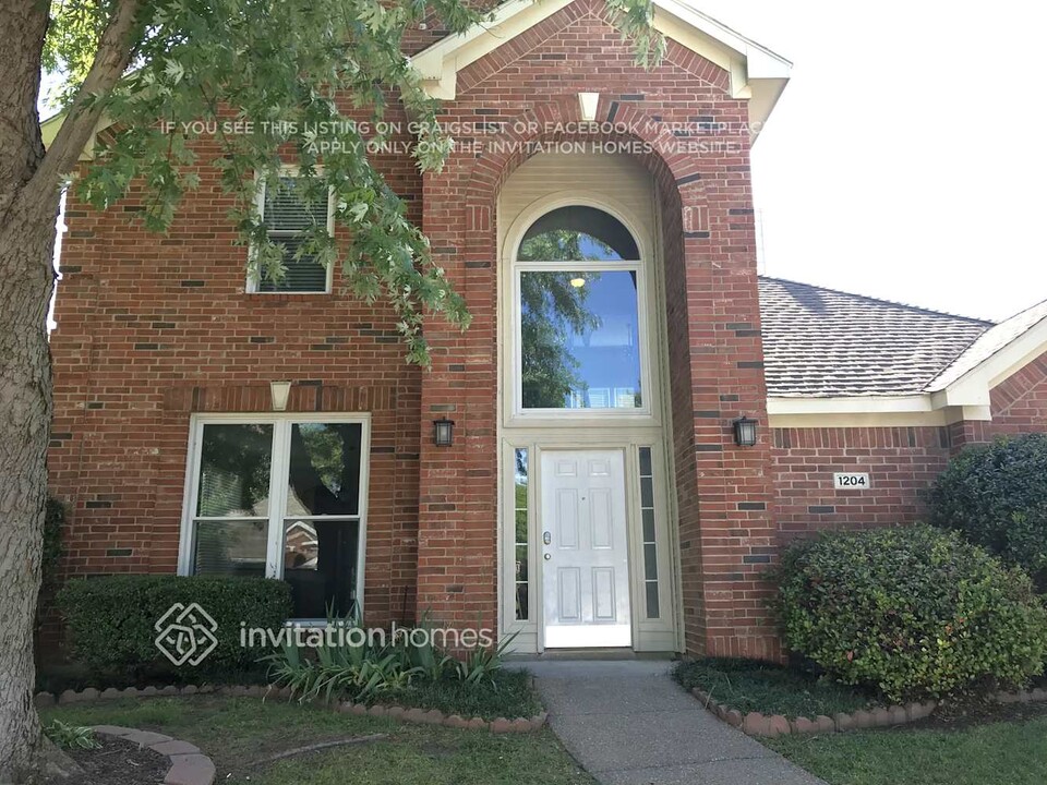 1204 Taylor Ln in Lewisville, TX - Building Photo
