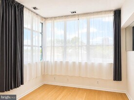 3 N Christopher Columbus Blvd in Philadelphia, PA - Building Photo