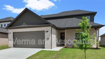 1221 Mammoth St in Centerton, AR - Building Photo