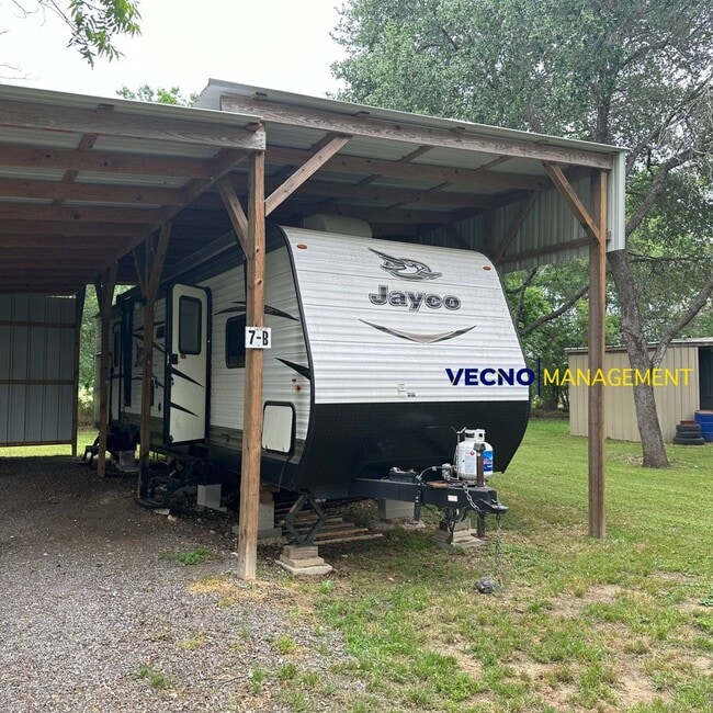 9831 TX-106 Loop in San Antonio, TX - Building Photo - Building Photo