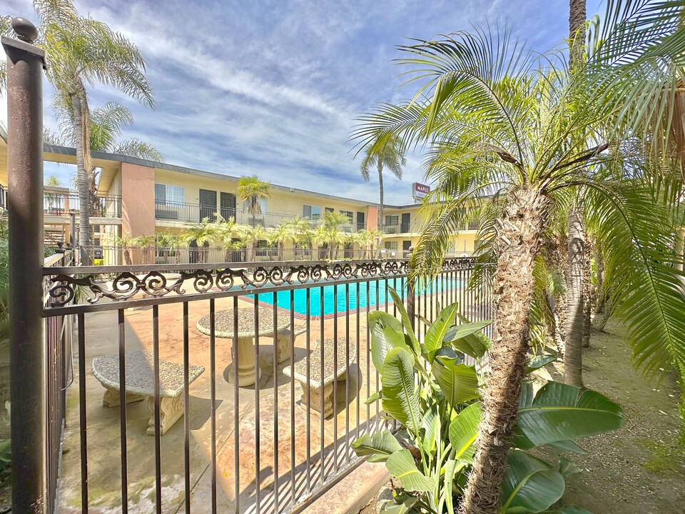 Maple Courtyard in Pomona, CA - Building Photo