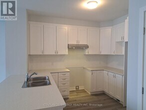 734 Chromite Private in Ottawa, ON - Building Photo - Building Photo