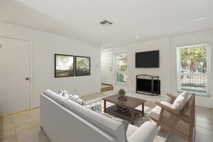 2501 Bering Dr in Houston, TX - Building Photo