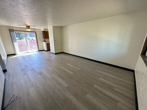 1574-1594 Evergreen Ave NE-Unit -1584 in Salem, OR - Building Photo - Building Photo