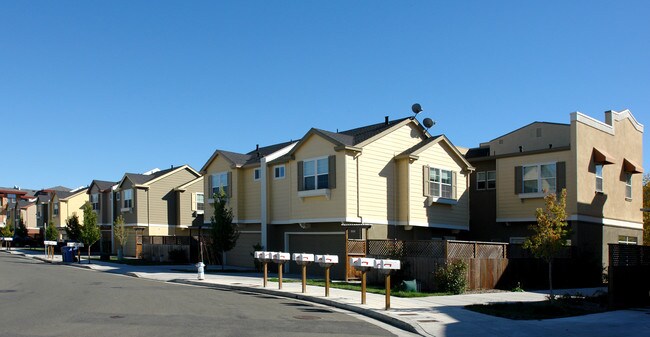 3935 Sebastopol Rd in Santa Rosa, CA - Foto de edificio - Building Photo