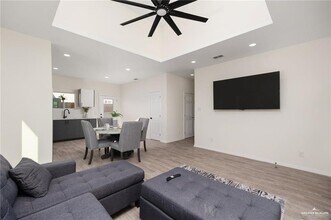 10 Karen Dr in Alton, TX - Building Photo - Building Photo