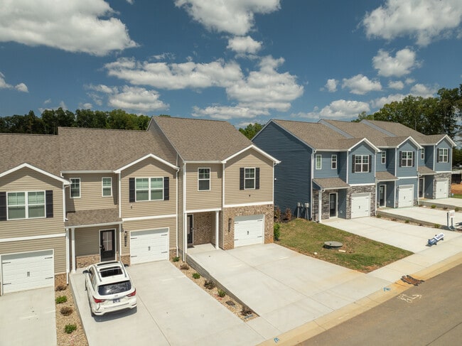 3473 Tyee Xing Wy in Sevierville, TN - Foto de edificio - Building Photo