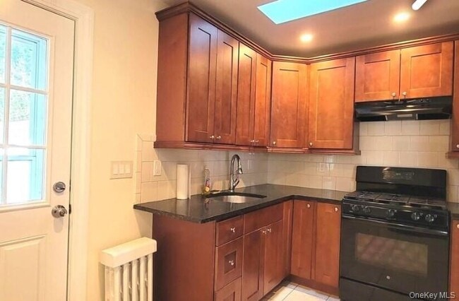 56 Marlboro Rd in Valley Stream, NY - Building Photo - Building Photo