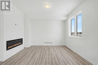 800 Demulcent Ln in Ottawa, ON - Building Photo - Building Photo